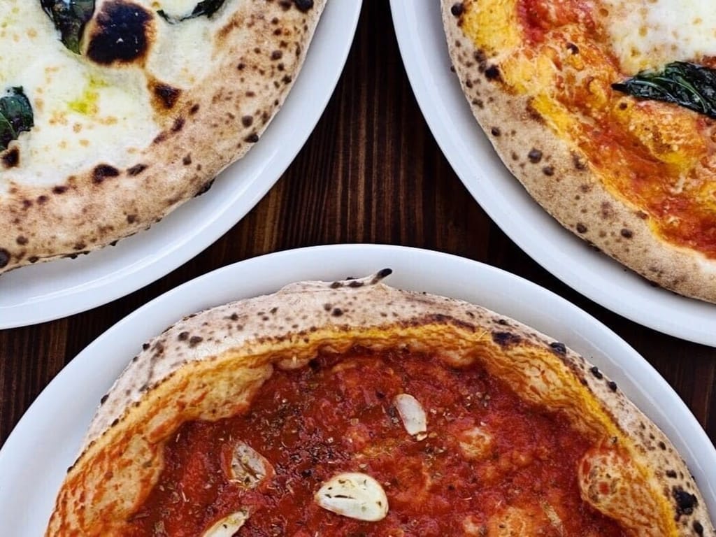 Picture of pizza from Fabrica Woodfired Pizza