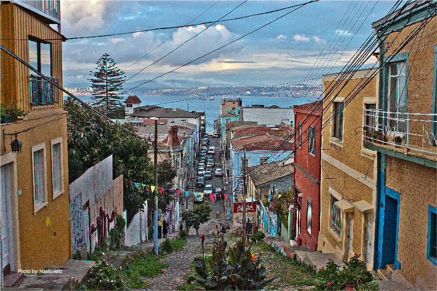 Dentro de los lugares para visitar en Valparaíso se encuentra el Cerro Alegre