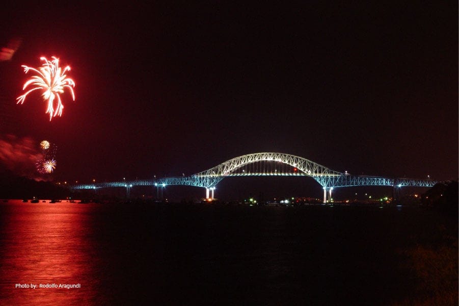 Fuegos artificiales en Noche Vieja en Bahia