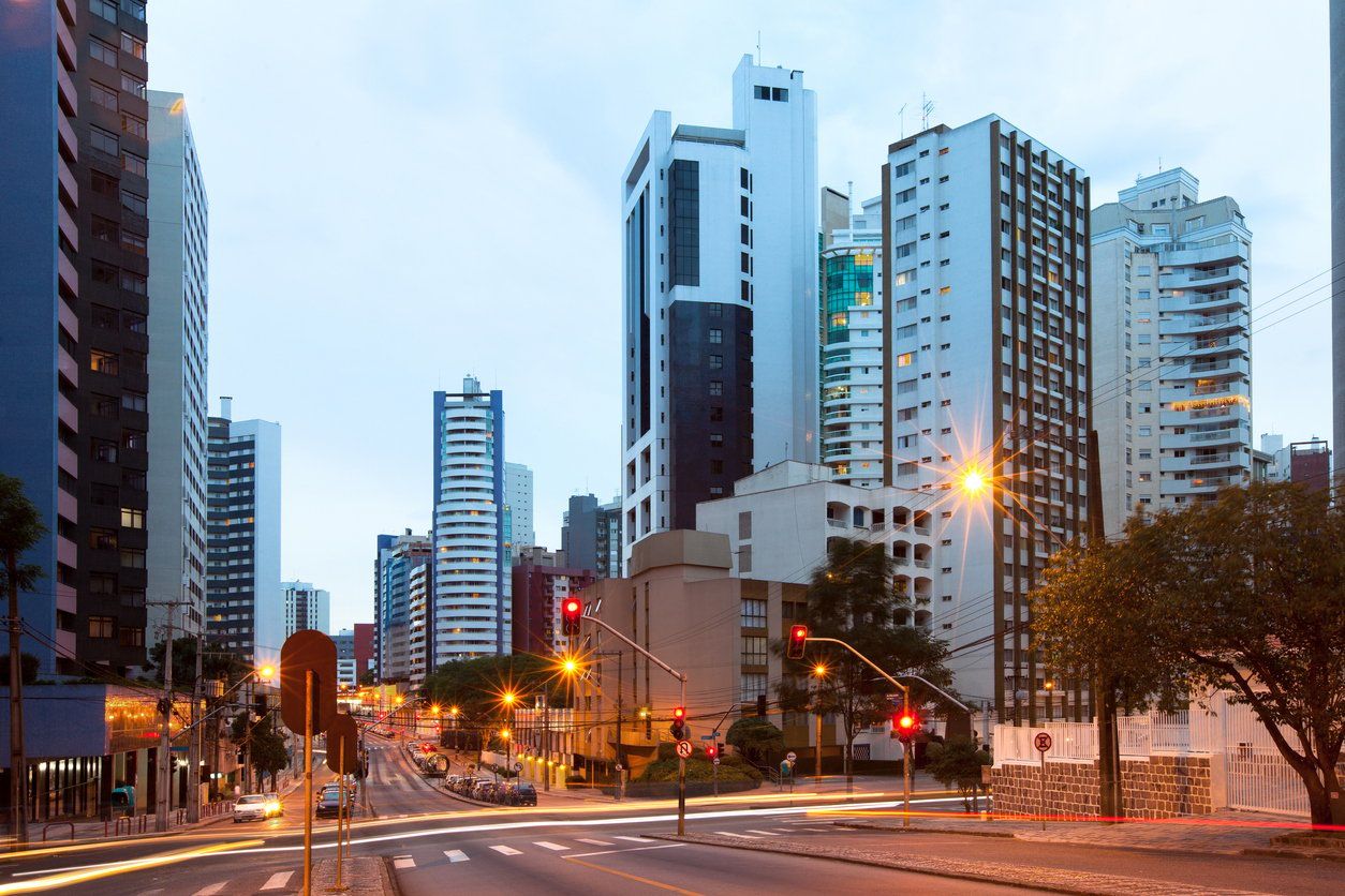 Edifícios no bairro do Batel em Curitiba, Brasil